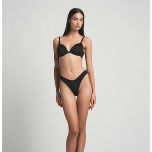 NWOT Skims Fits Ultimate T-Shirt Bra Womens 32D Onyx Black Seamless Underwire